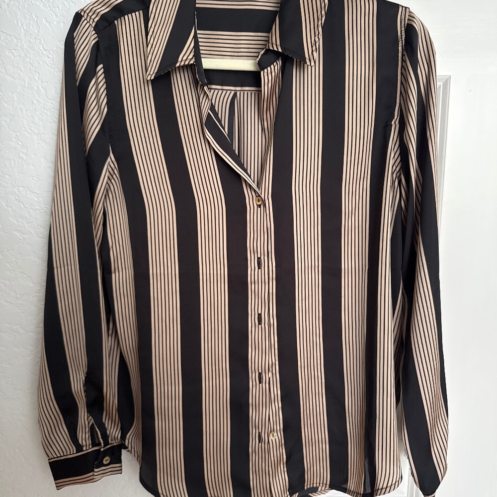 Tahari buttoned shirt blouse